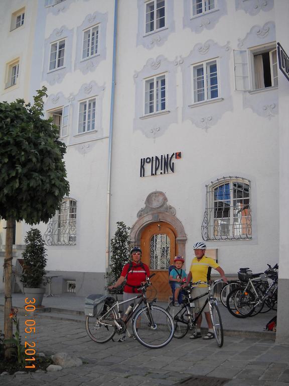 Hotel Kolping Халайн Екстериор снимка