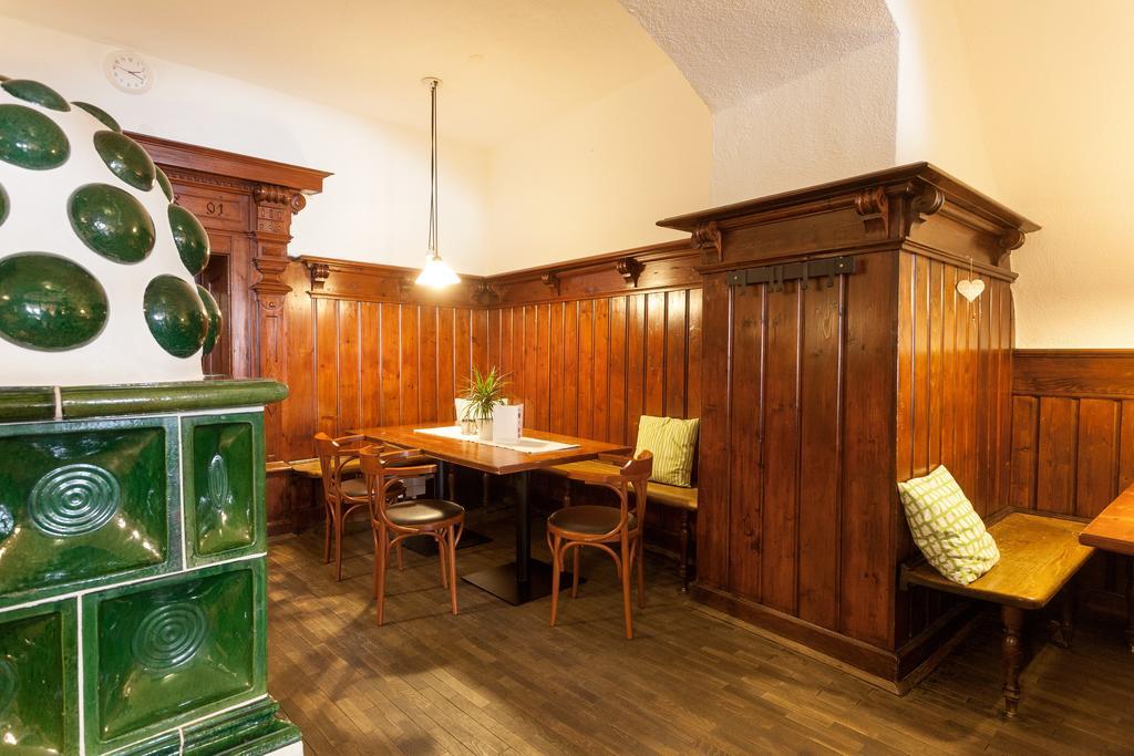 Hotel Kolping Халайн Екстериор снимка