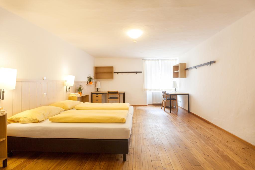 Hotel Kolping Халайн Екстериор снимка