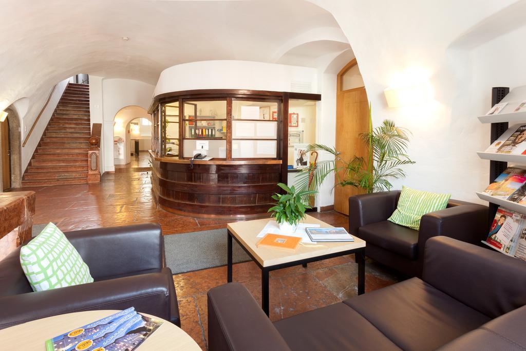 Hotel Kolping Халайн Екстериор снимка