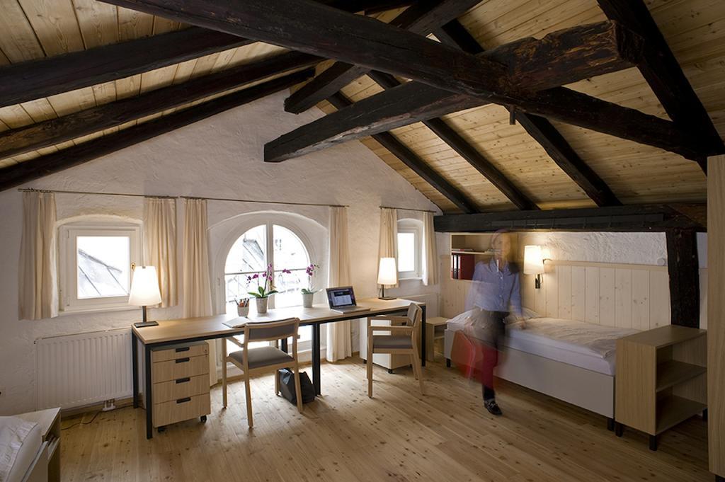 Hotel Kolping Халайн Екстериор снимка