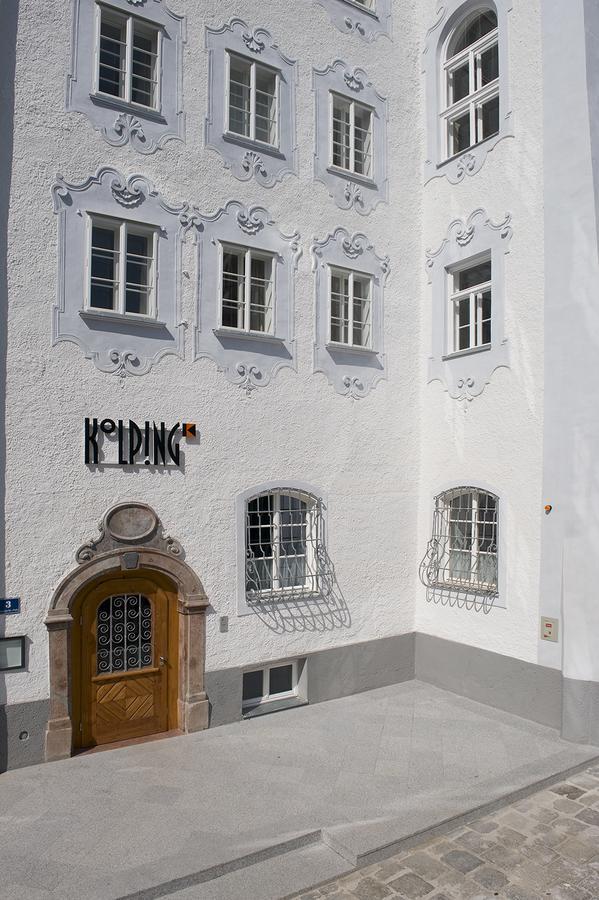 Hotel Kolping Халайн Екстериор снимка