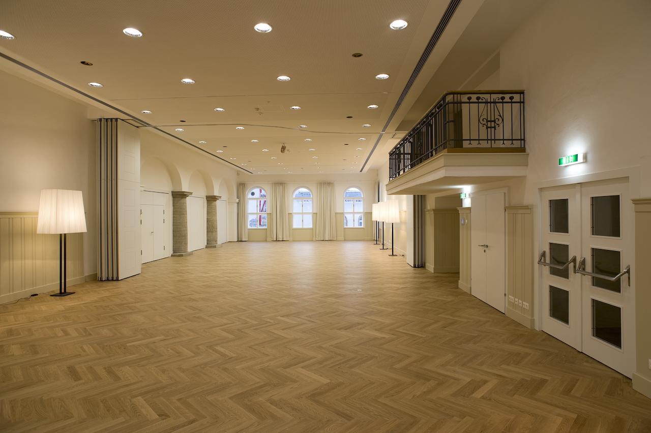Hotel Kolping Халайн Екстериор снимка