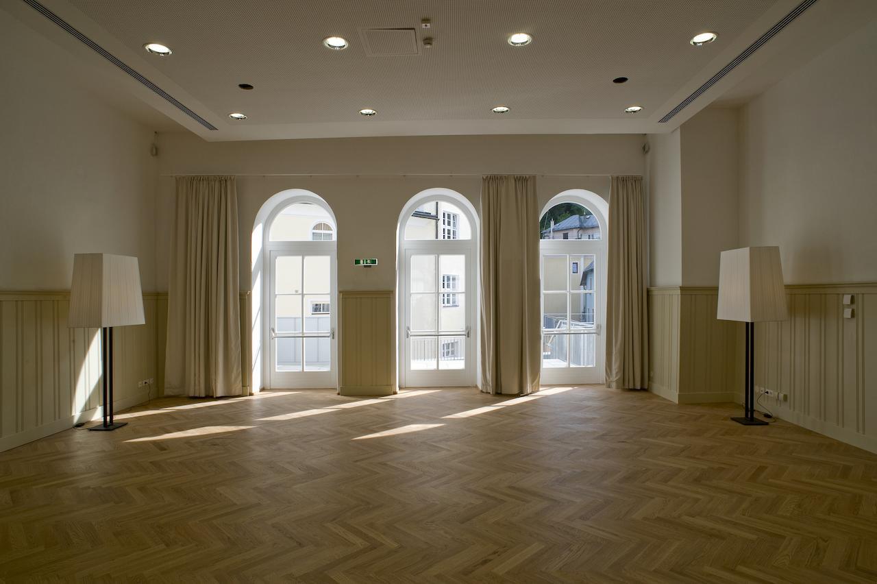 Hotel Kolping Халайн Екстериор снимка